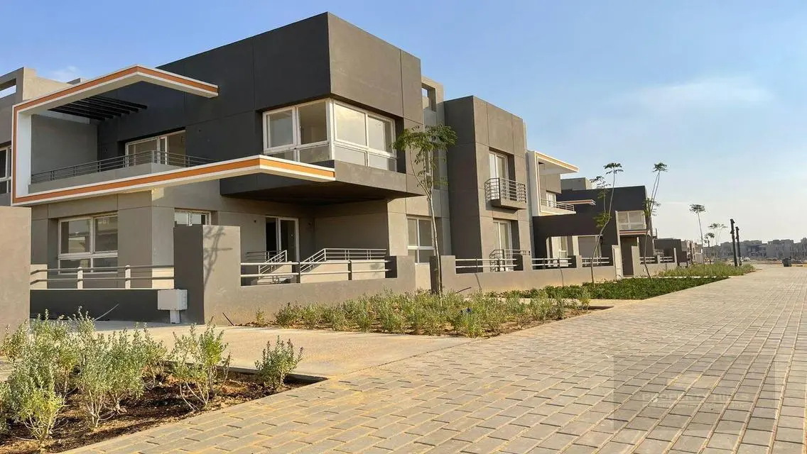 Luxury Villa of 170 M² with Private Garden and Shared Pool