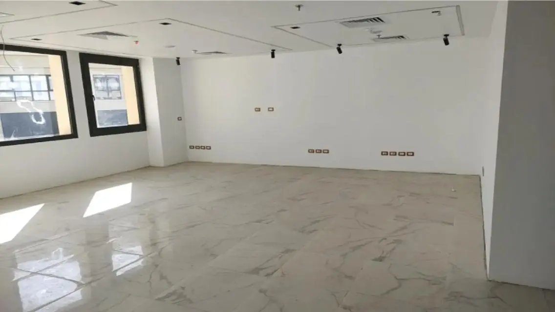 عقار مميز بمساحة رائعة في موقع مركزي