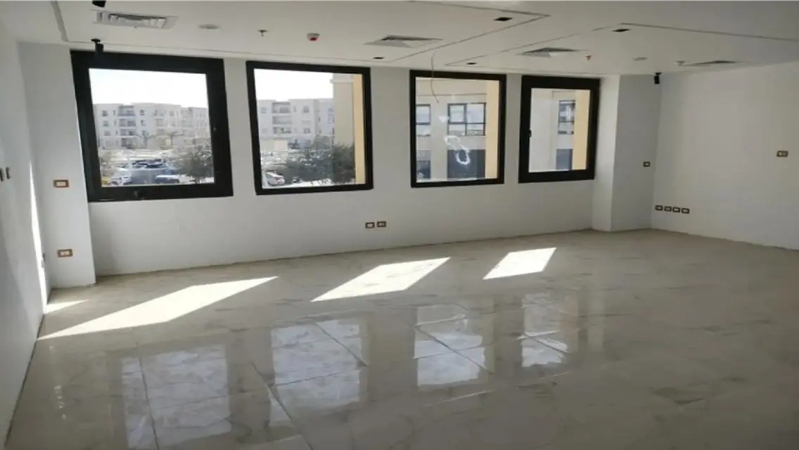 عقار مميز بمساحة رائعة في موقع مركزي