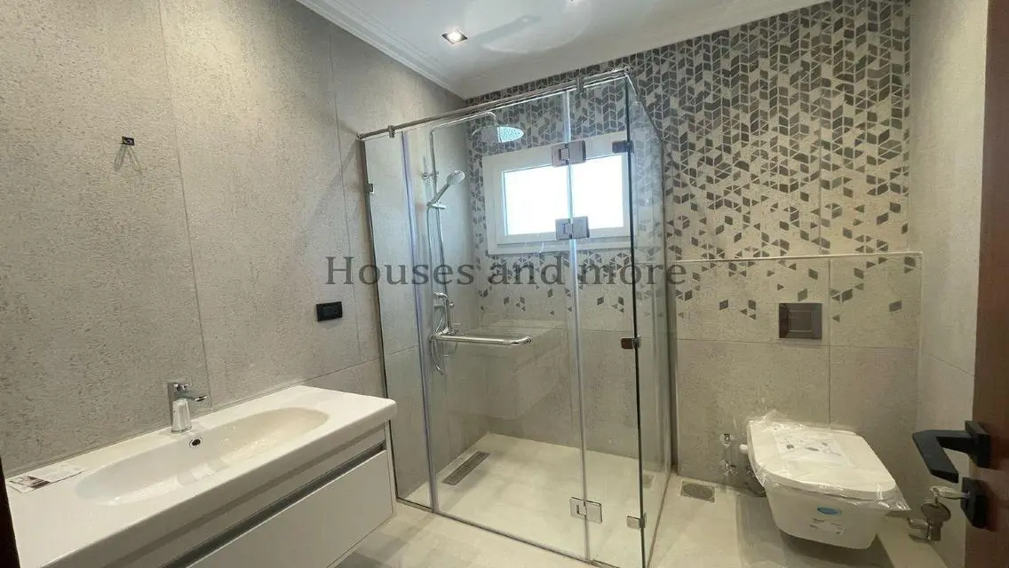 Luxury Villa for Sale, 480 Square Meters with Stunning Views
