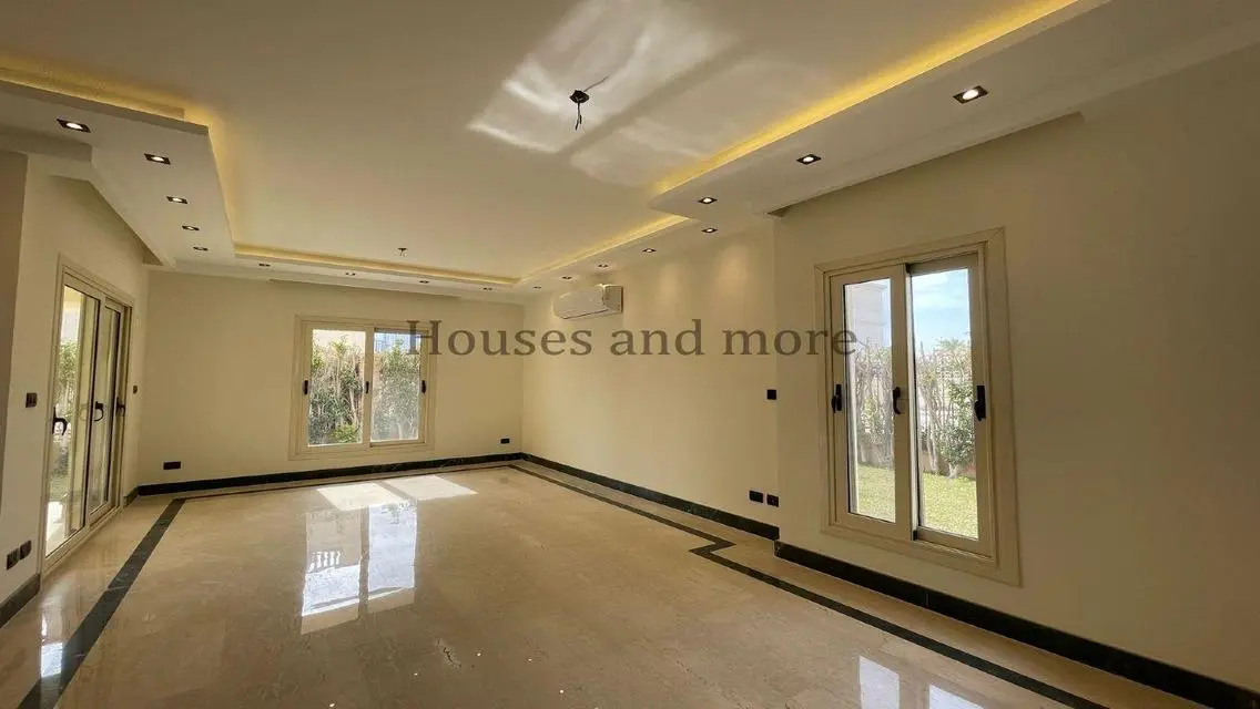 Luxury Villa for Sale, 480 Square Meters with Stunning Views