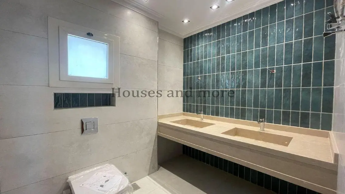 Luxury Villa for Sale, 480 Square Meters with Stunning Views