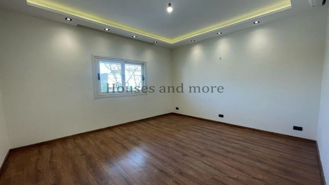Luxury Villa for Sale, 480 Square Meters with Stunning Views