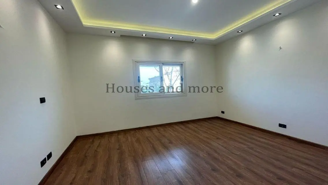Luxury Villa for Sale, 480 Square Meters with Stunning Views