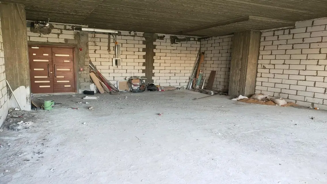 شقة فاخرة بمساحة مريحة مع موقف مغطى وغرفة اجتماعات