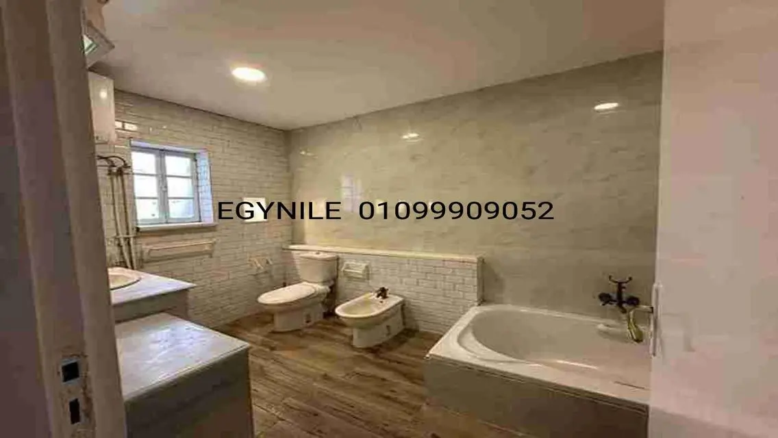 شقة حديثة للإيجار في الزمالك مع إطلالة خضراء