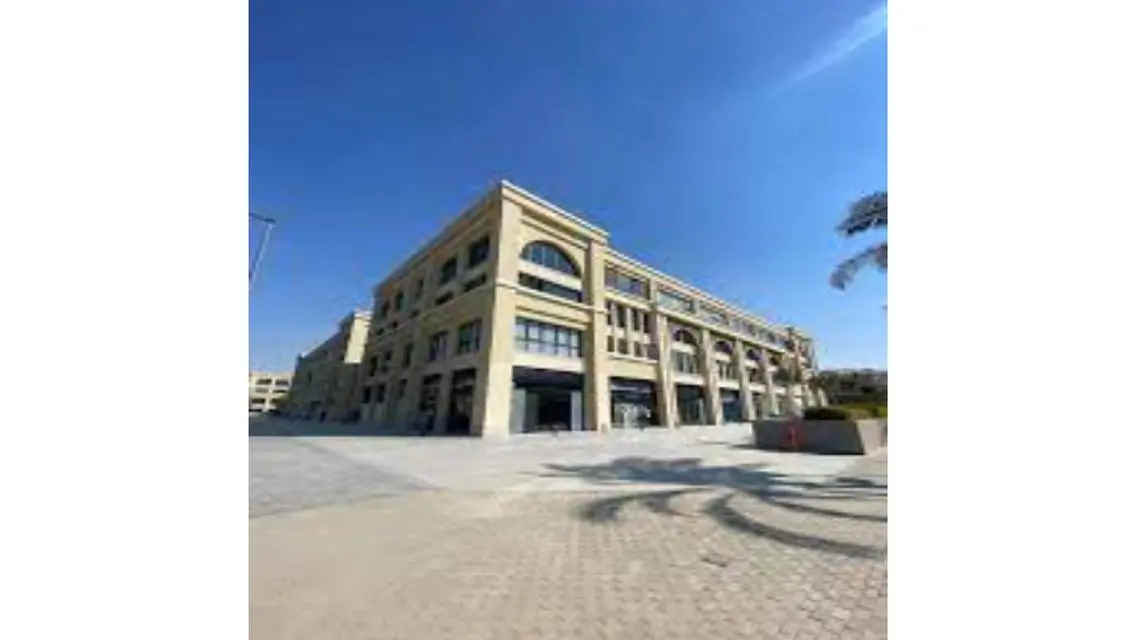 شقة مميزة بمساحة واسعة مع خدمات رائعة