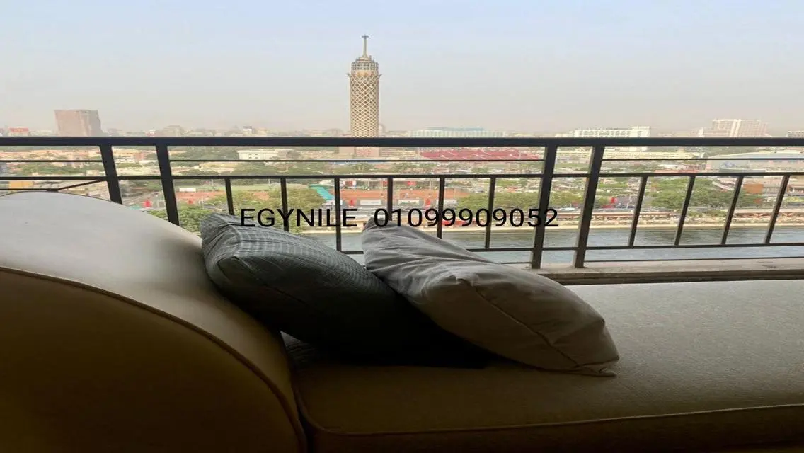 شقة كبيرة بإطلالة على النيل للبيع في الزمالك