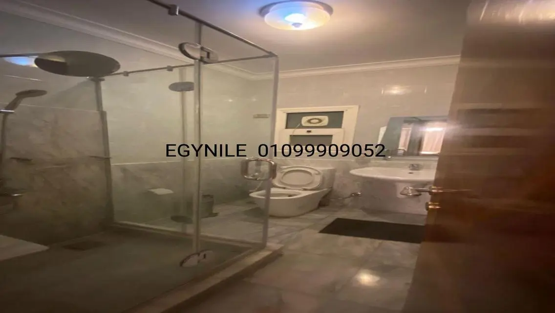 شقة كبيرة بإطلالة على النيل للبيع في الزمالك