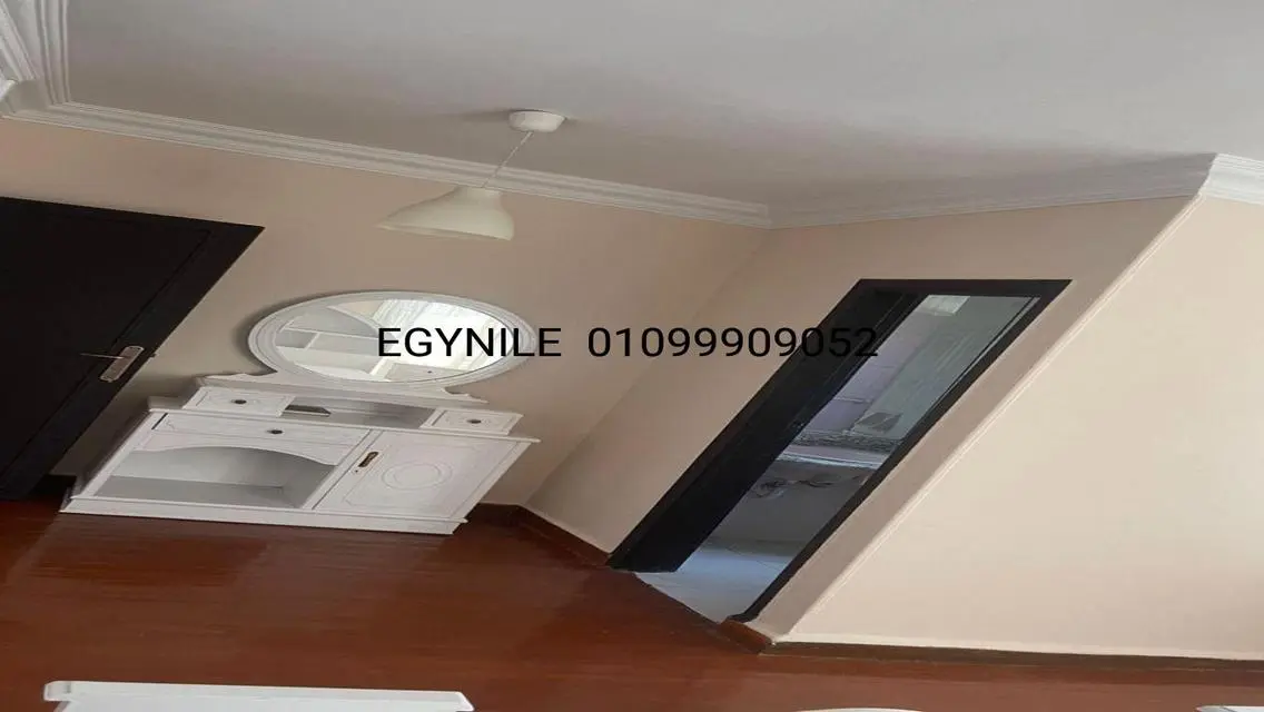 دوبلكس نظيف وكبير للإيجار في الزمالك - مشمس ورائع