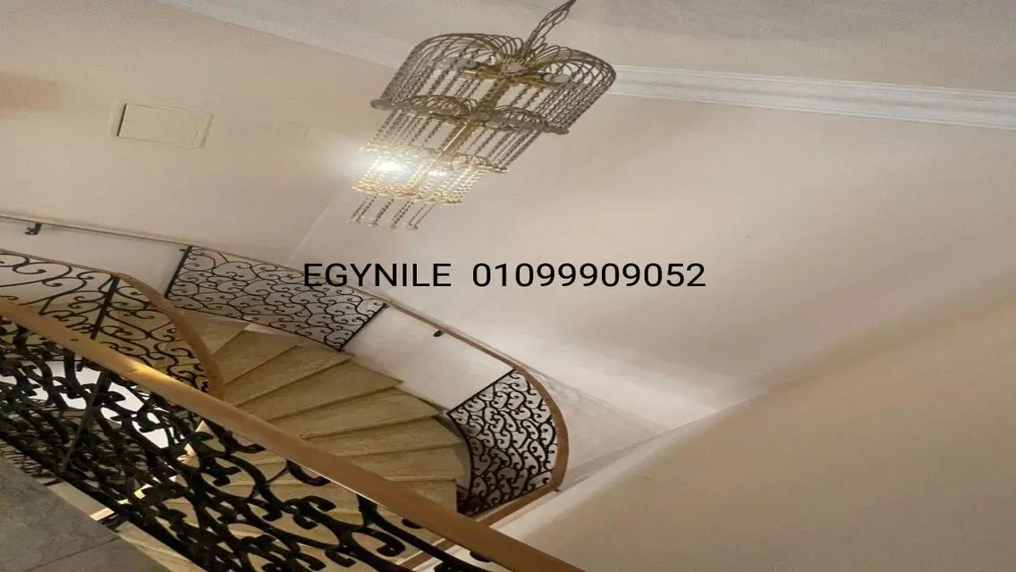 دوبلكس نظيف وكبير للإيجار في الزمالك - مشمس ورائع