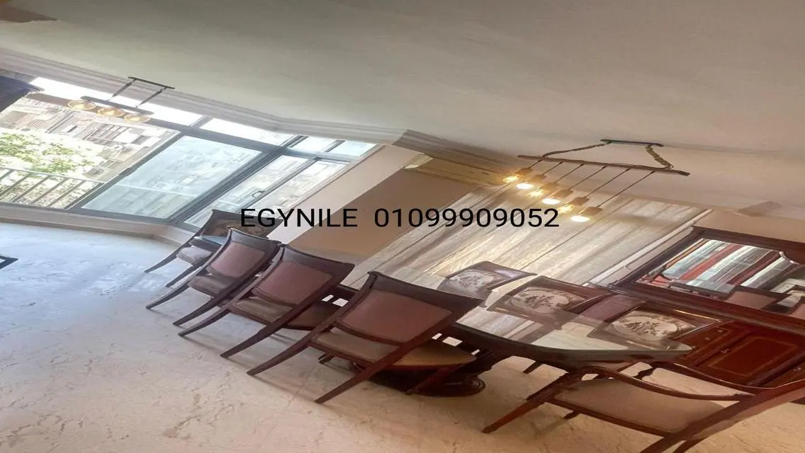 دوبلكس نظيف وكبير للإيجار في الزمالك - مشمس ورائع