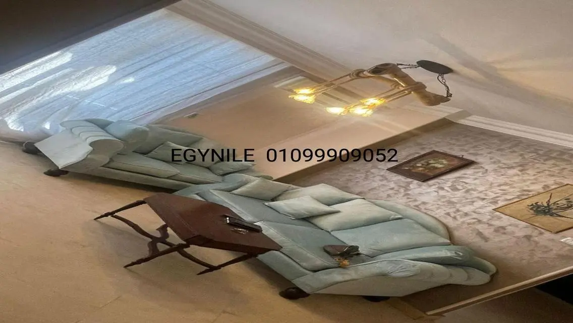 دوبلكس نظيف وكبير للإيجار في الزمالك - مشمس ورائع