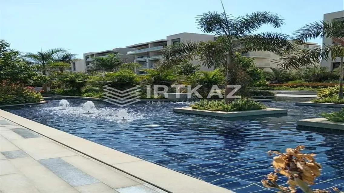 Luxury Villa with Shared Pool and Health Club in a Prime Location
