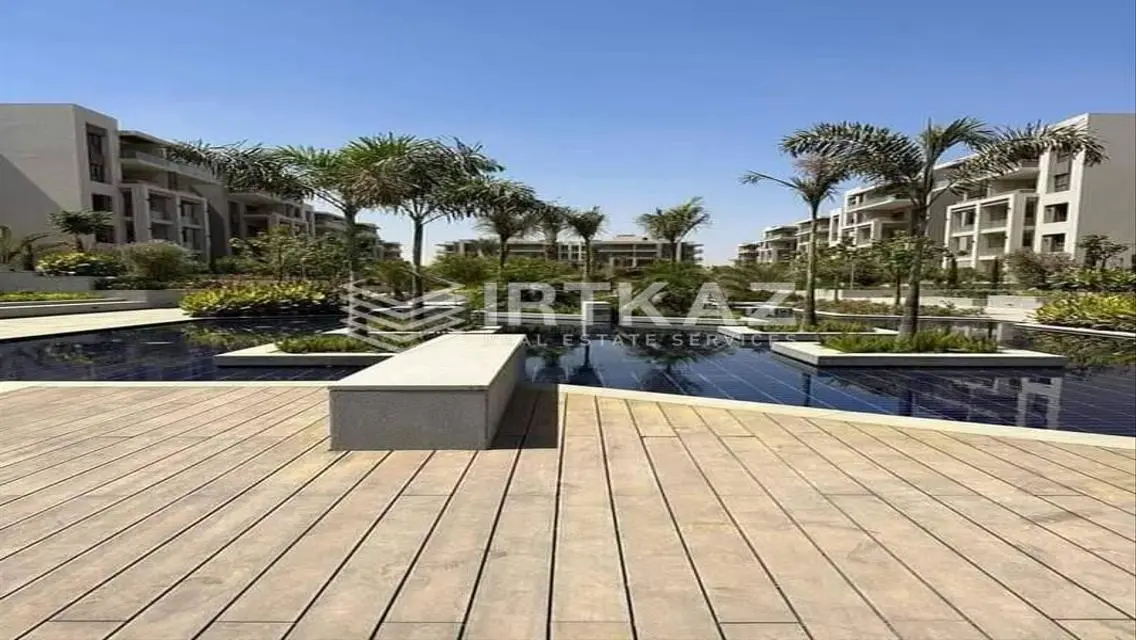 Luxury Villa with Shared Pool and Health Club in a Prime Location