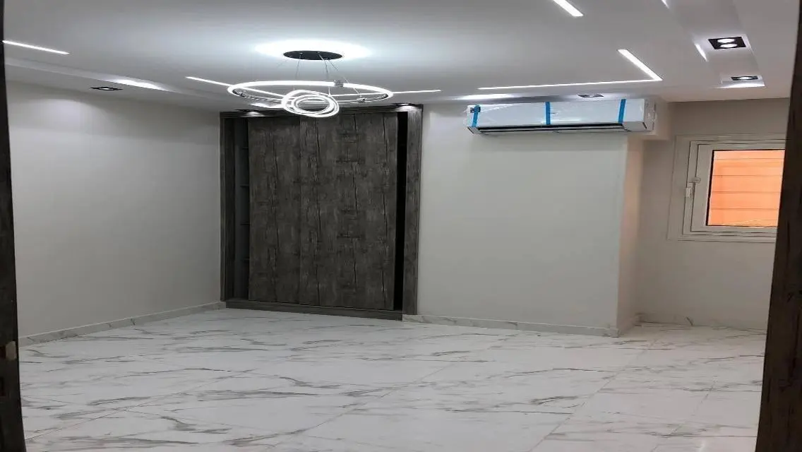 شقة فاخرة للبيع بجوار الشرفة