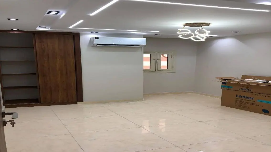شقة فاخرة للبيع بجوار الشرفة