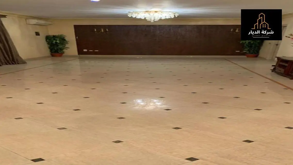 منزل فخم للبيع بمساحة واسعة