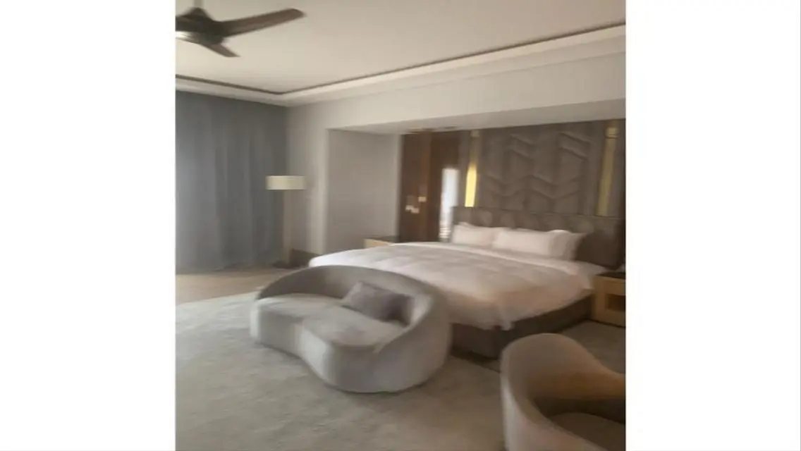 فيلا فاخرة للبيع تطل على بحيرات