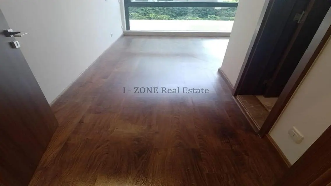Stunning Lake View Apartment at IZONE