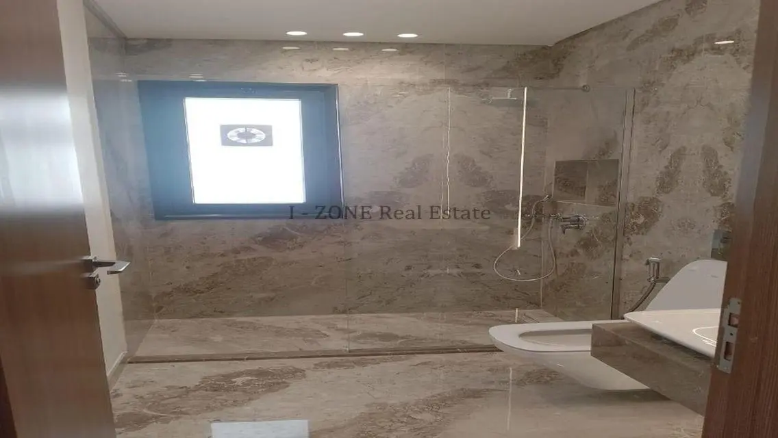 Stunning Lake View Apartment at IZONE