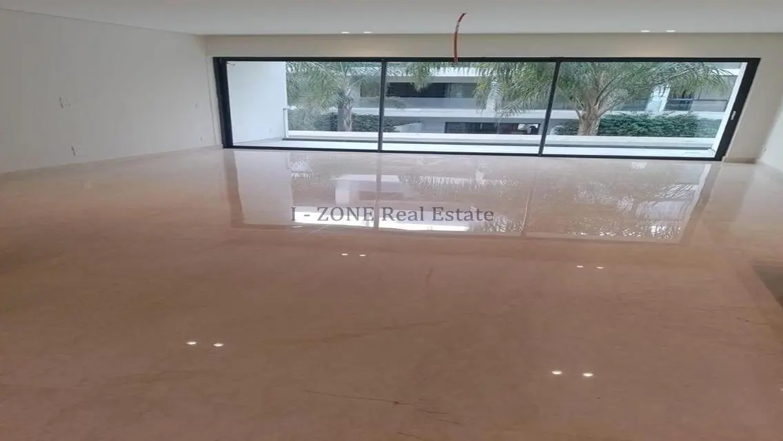 Stunning Lake View Apartment at IZONE