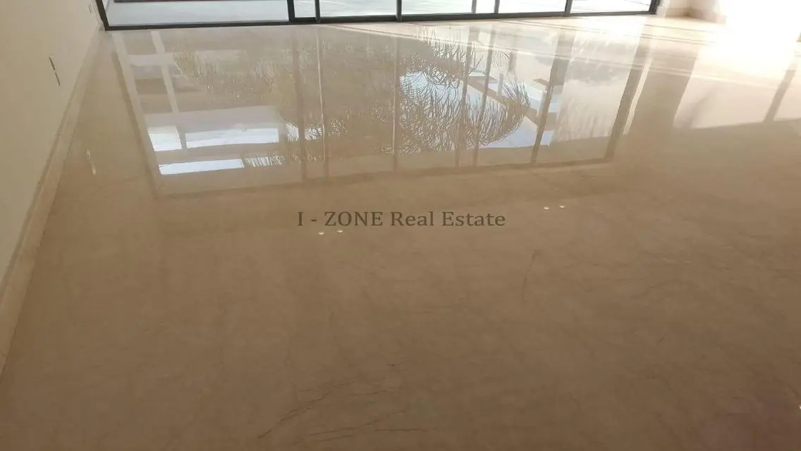 Stunning Lake View Apartment at IZONE