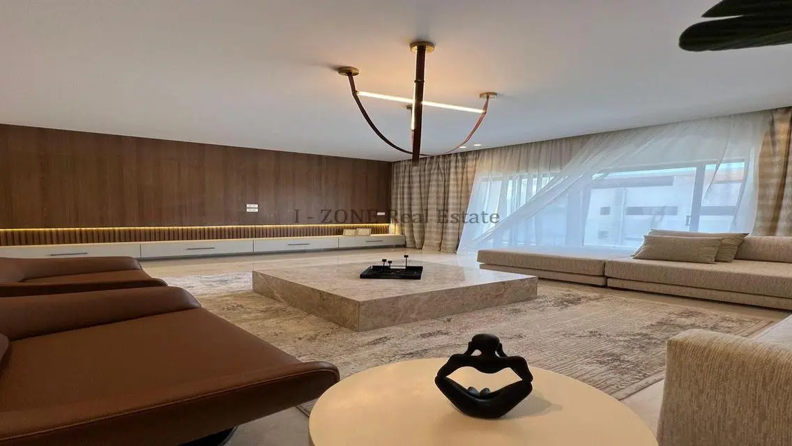 Stunning Apartment in I-Zone