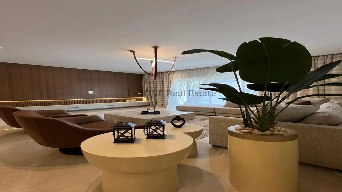 Stunning Apartment in I-Zone