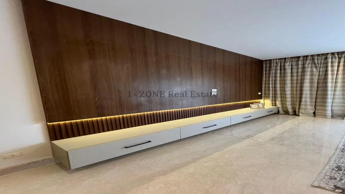 Stunning Apartment in I-Zone
