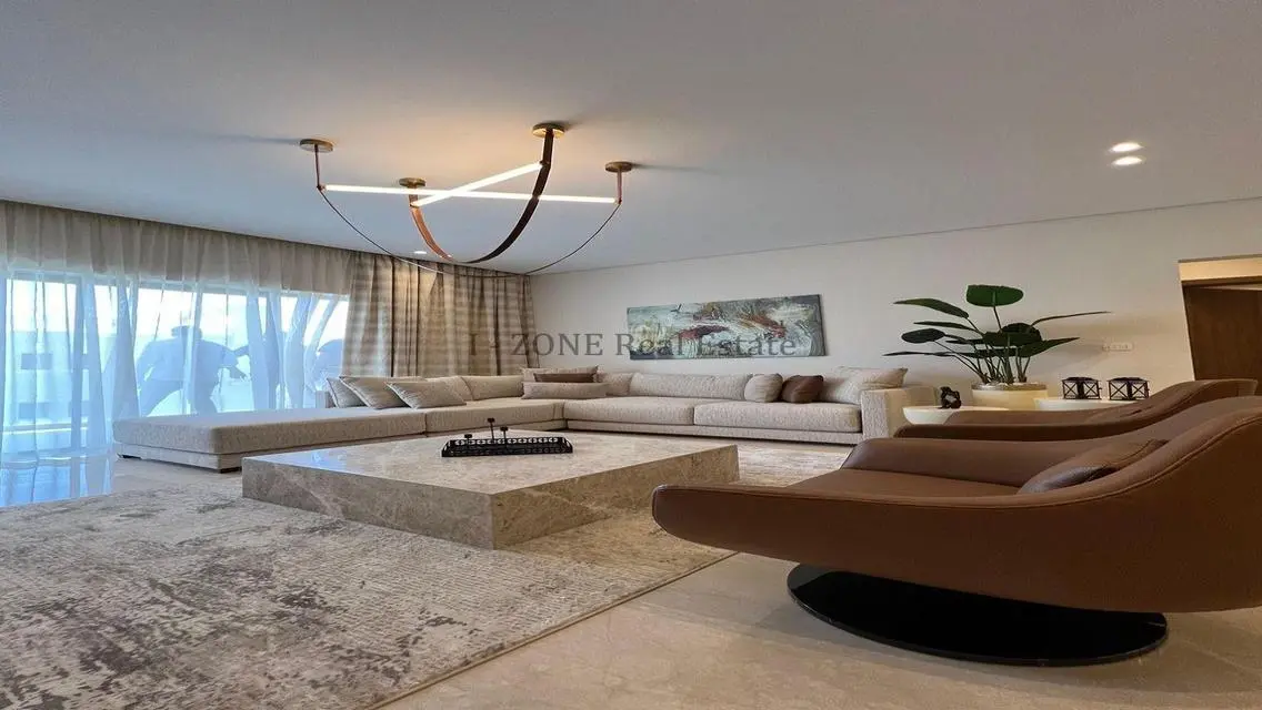Stunning Apartment in I-Zone