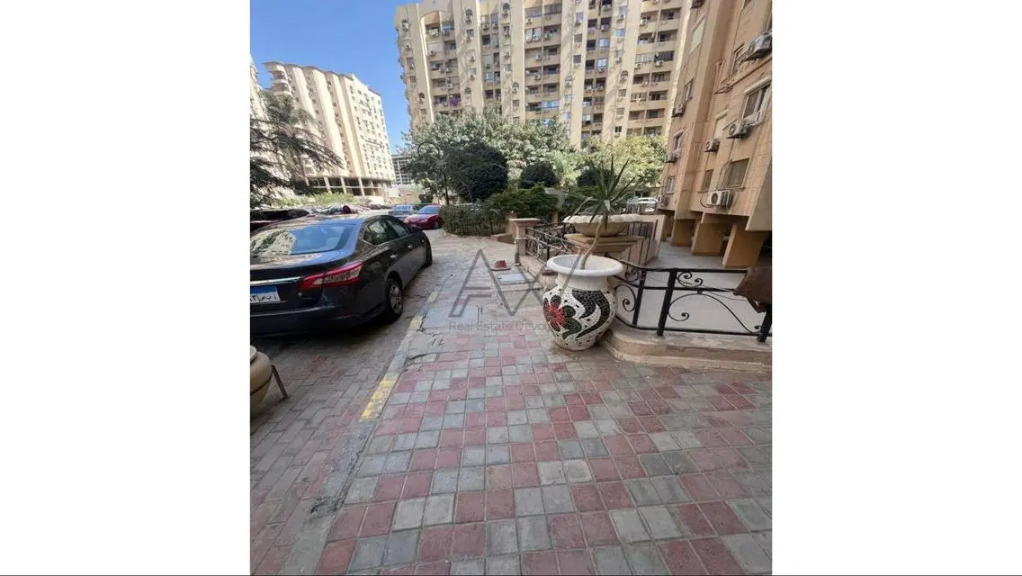 فيلا فاخرة للبيع بمساحة واسعة ووسائل راحة متعددة