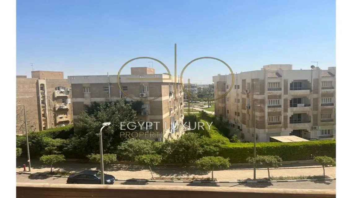 منزل فخم مع حديقة خاصة وإطلالة على البحيرات