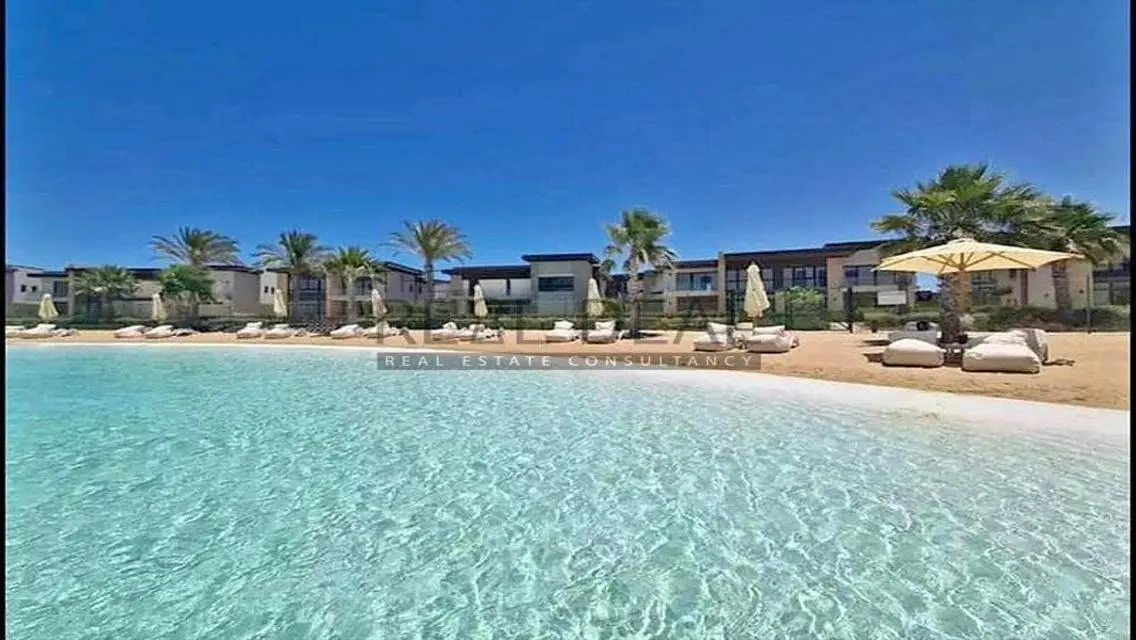 Luxury Seafront Villa in Hyde Park
