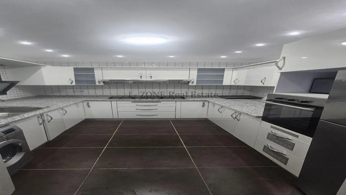 شقق سكاي في آي زون - 1602
