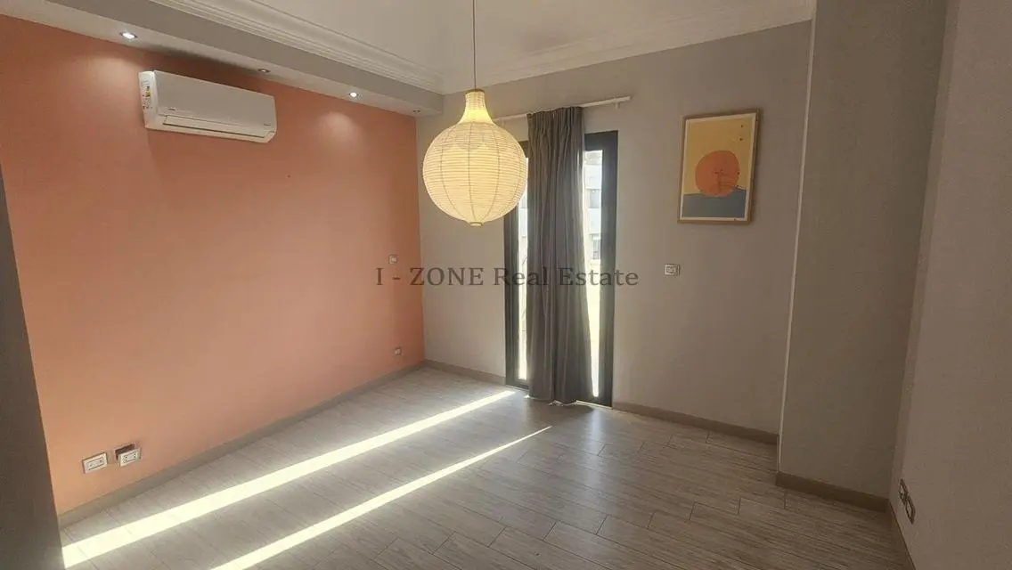 شقق سكاي في آي زون - 1602