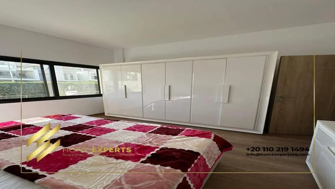 Luxurious Apartment with Stunning View and Spacious Living