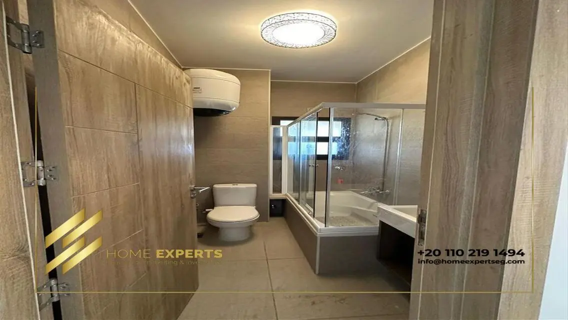 Luxurious Apartment with Stunning View and Spacious Living