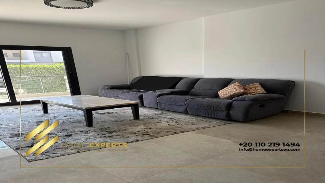 Luxurious Apartment with Stunning View and Spacious Living