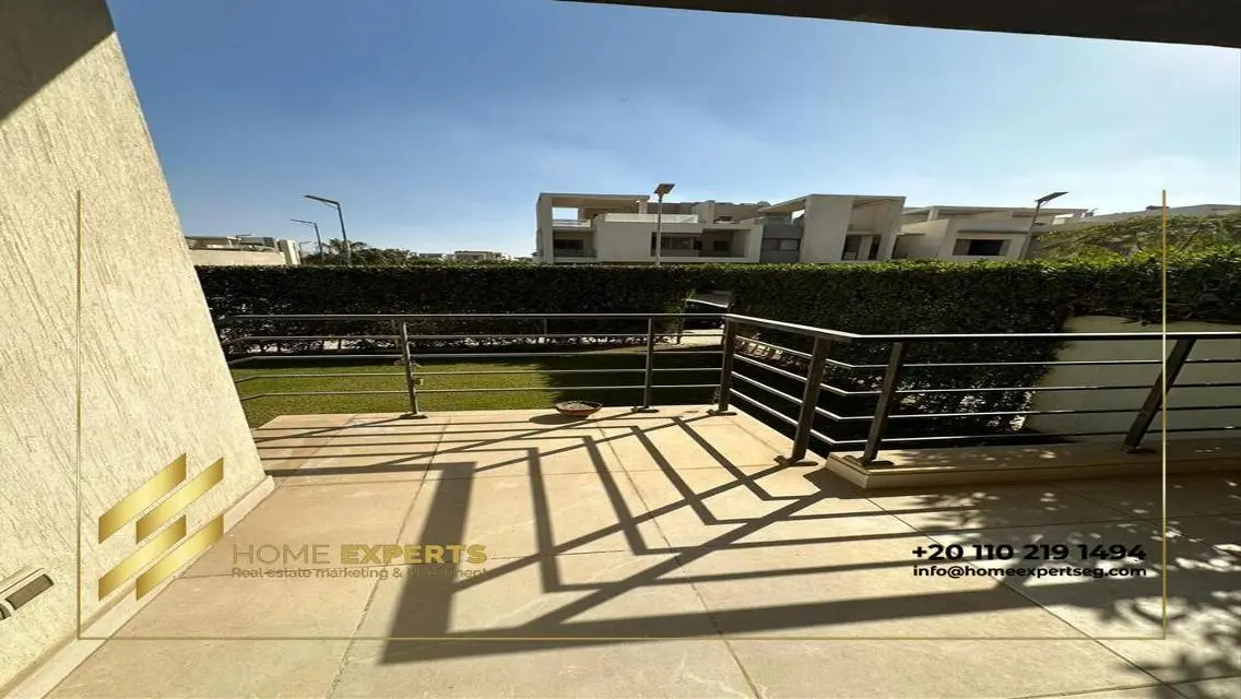 Luxurious Apartment with Stunning View and Spacious Living