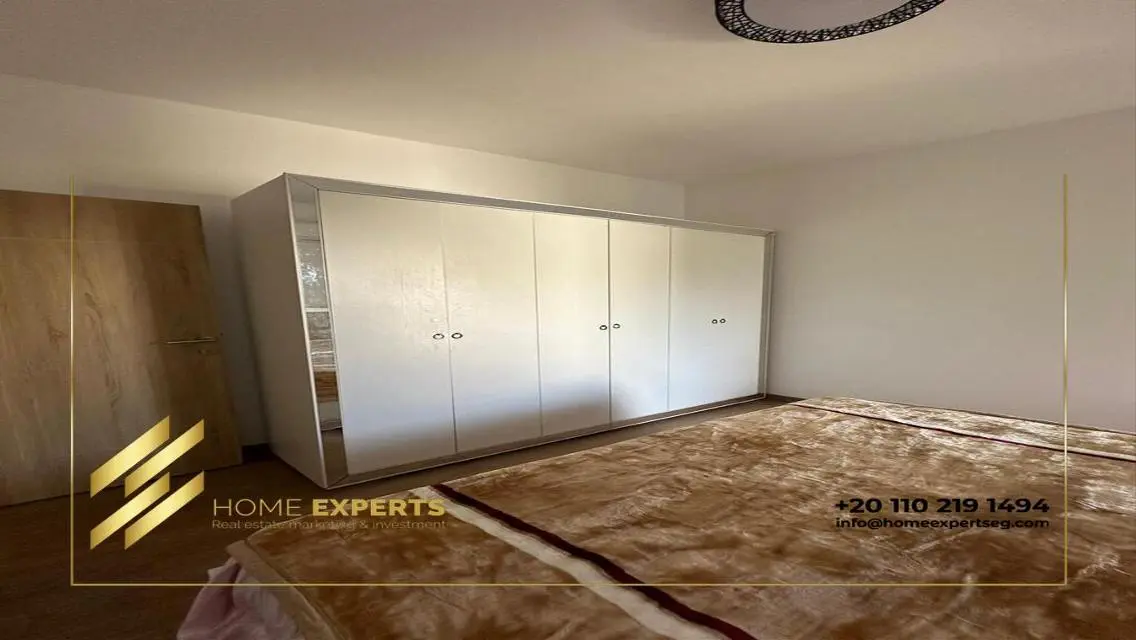Luxurious Apartment with Stunning View and Spacious Living