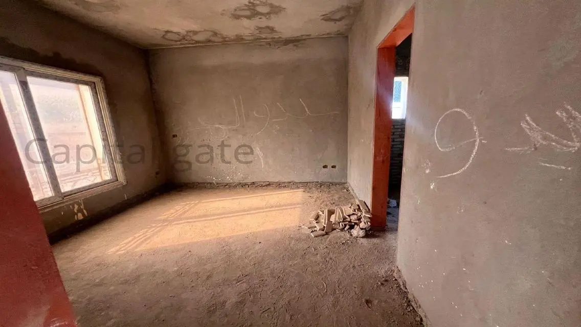 Luxurious 6-Bedroom Apartment with Private Garden