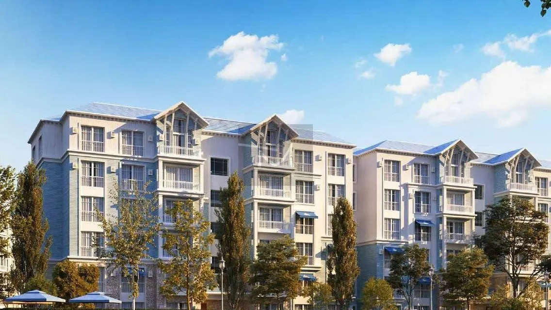 Charming Lakeview Apartment - 145 Square Meters
