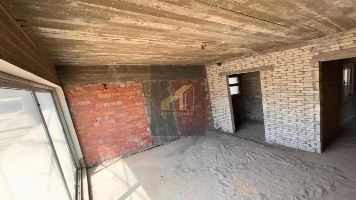 Luxurious Mansion with Private Garden and Exceptional Amenities