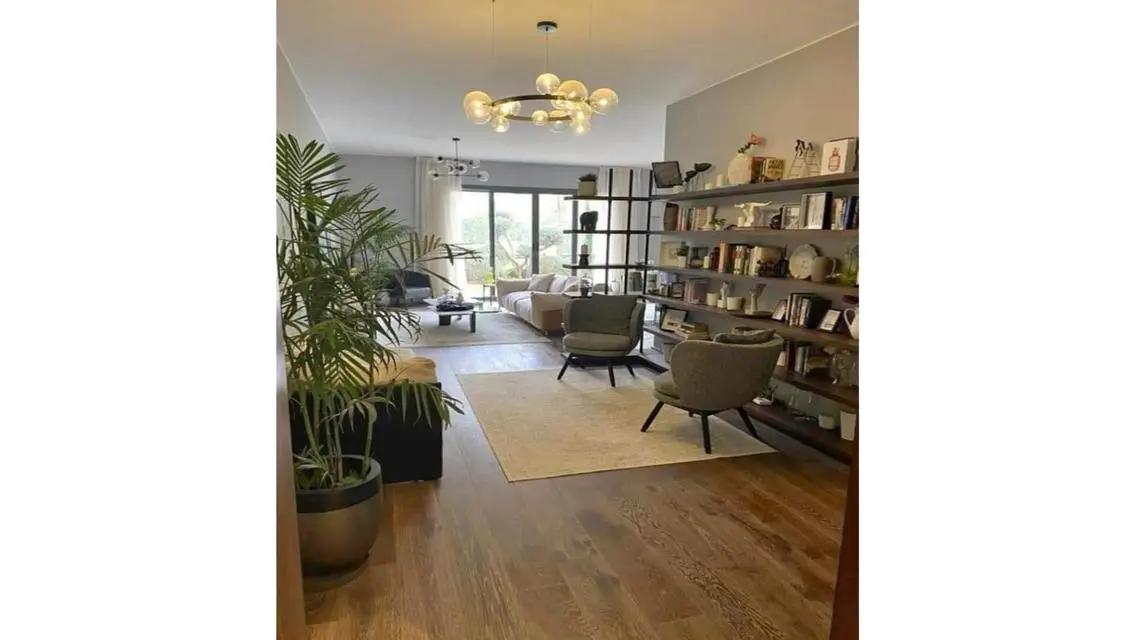 Luxury Apartment for Sale with Stunning Lake View