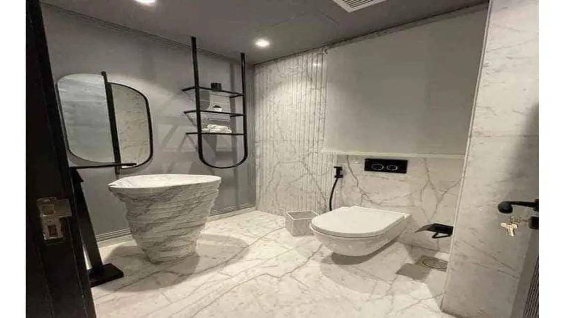 Luxury Apartment for Sale with Stunning Lake View
