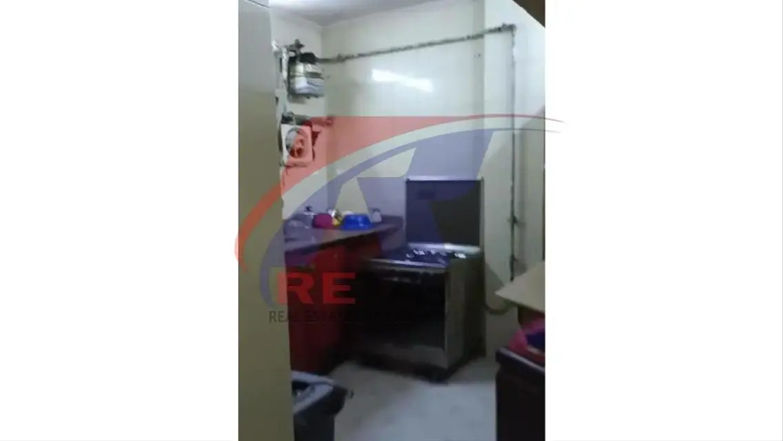 شقة فاخرة مع شرفة ونادي صحي مشترك في قلب المدينة