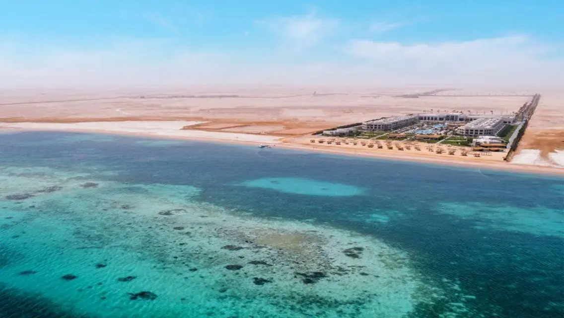 شاليه مكون من 3 غرف نوم مع حديقة خاصة ومسابح مشتركة