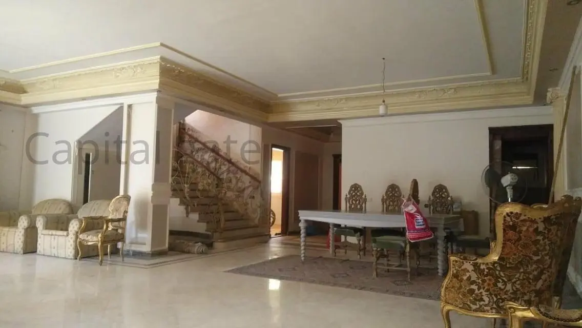 شقة فاخرة بمساحة 550 متر مع حديقة خاصة