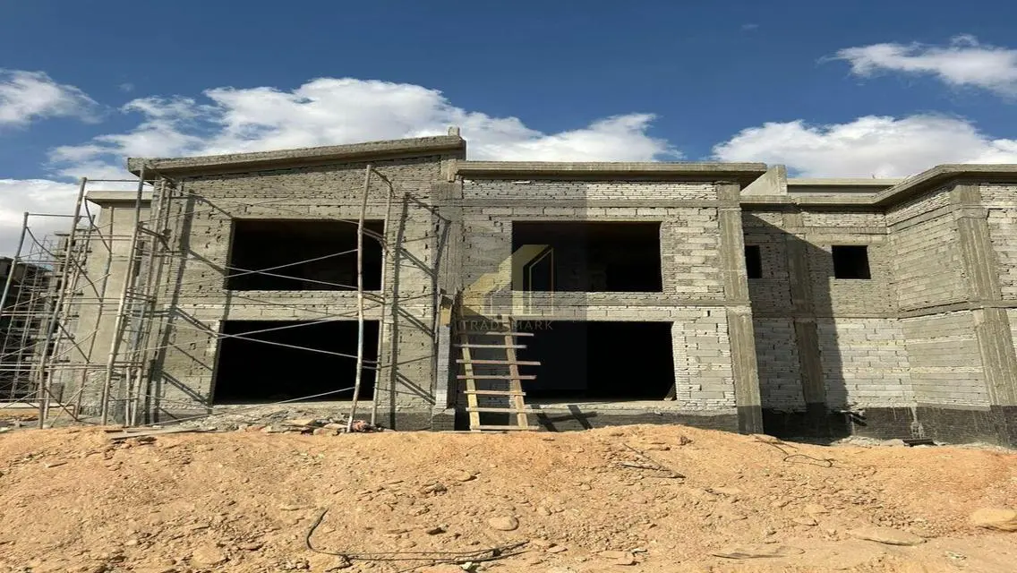 Luxurious Home with Ample Space and Exceptional Amenities